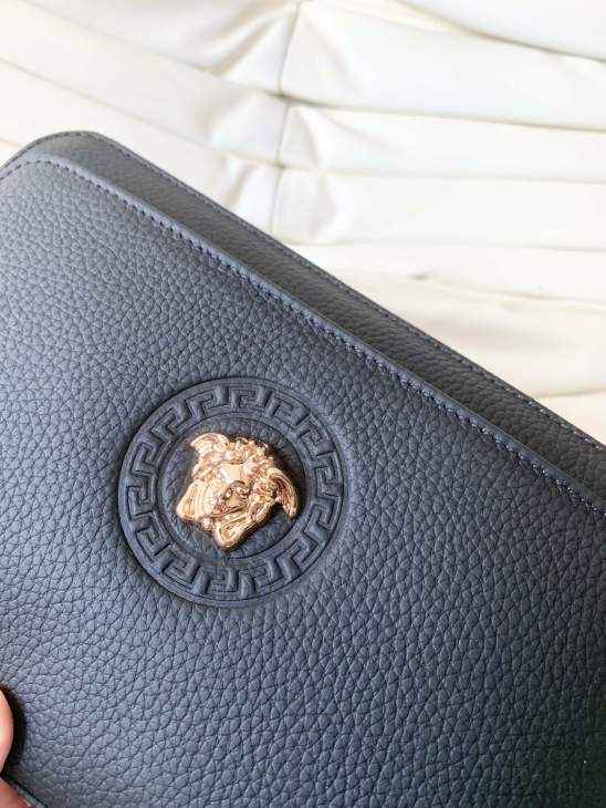 Picture of Versace Wallets _SKUfw146929660fw